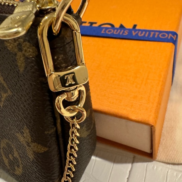 NWT LV mini Pochette Christmas collection 2022! - Picture 5 of 16